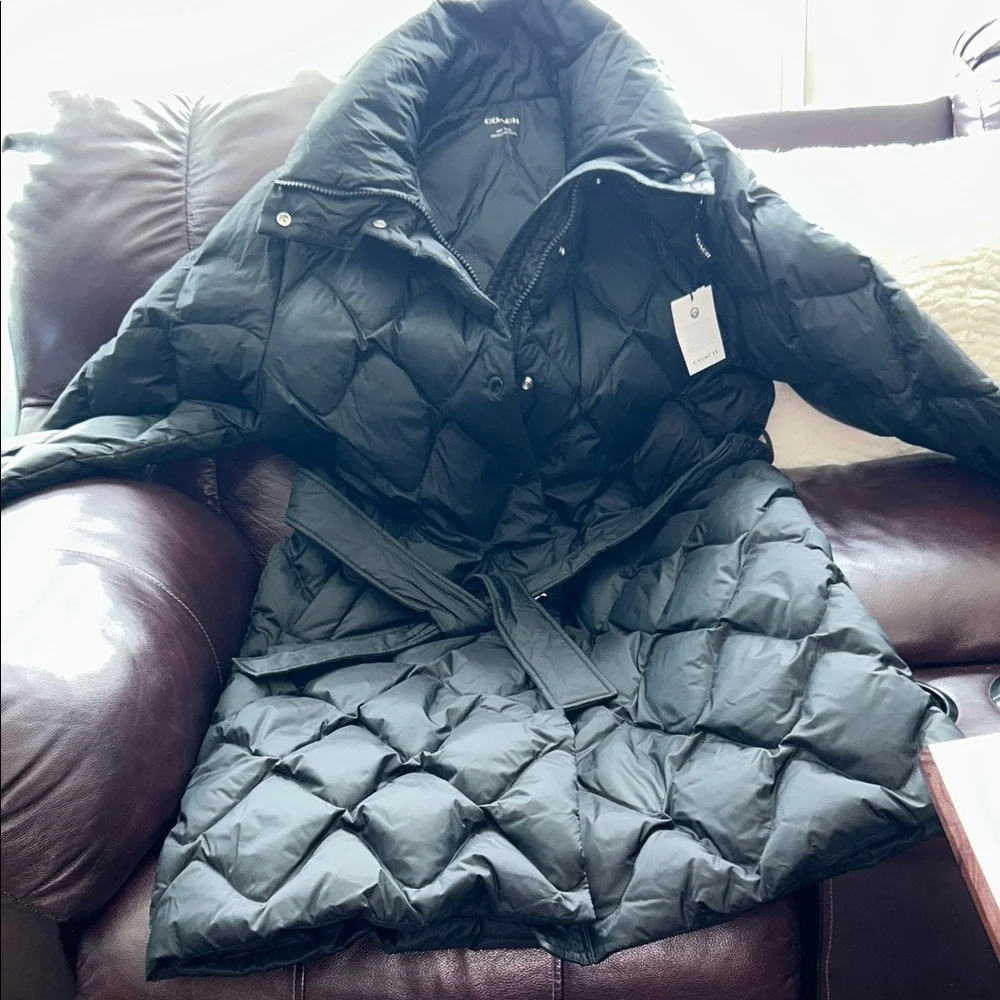 Coach NWT- Beautiful Women's Large Black Down Puffer Jacket. - Picture 10 of 13